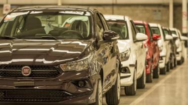 Por salto del dólar, las automotrices aumentan los precios hasta 5%