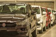 Por salto del dólar, las automotrices aumentan los precios hasta 5%