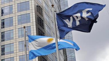 La Justicia de EE.UU. ordena a Argentina entregar el 51% de las acciones de YPF