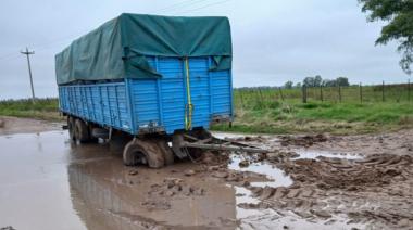 Los caminos anegados demoran la cosecha gruesa en Nueve de Julio