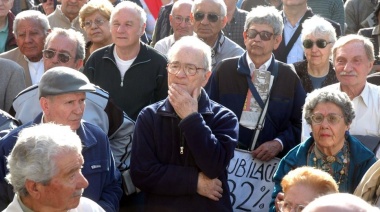 El Gobierno analiza premiar a jubilados que aportaron sin recurrir a moratorias