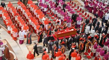 Último adiós: mañana por la noche se cerrará el féretro del papa Francisco