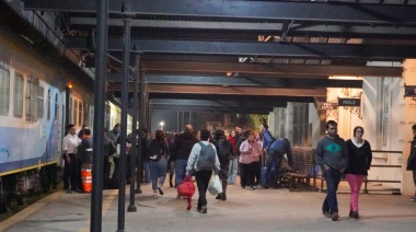 Se realizó anoche el reclamo en la estación de trenes por la continuidad del servicio Once - Pehuajó