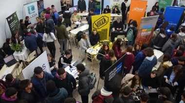 Multitudinaria presencia de jóvenes en la Feria de Educación y Empleo