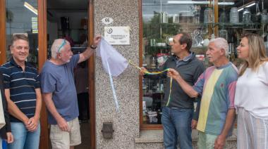 Reconocen a dos comercios casarenses históricos