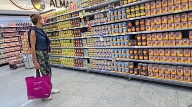 Un supermercado aceptará pagos con dólares "cara chica" y viejos a un valor más alto que el blue