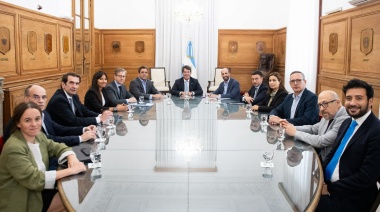 La UCR presentó una reforma laboral que restringe el derecho a huelga y elimina las indemnizaciones