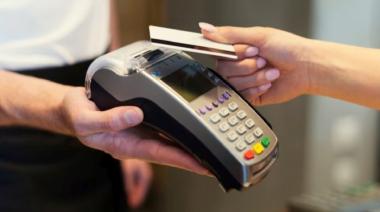 Avanza una ley para prevenir estafas con tarjetas de débito y crédito