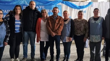 Stadnik entregó un subsidio a la Escuela N° 25 y visitó obras