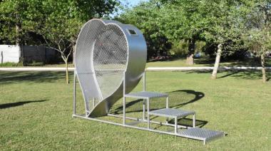 Ecología: el Polo Ambiental diseñó un corazón de hierro para recolectar tapitas