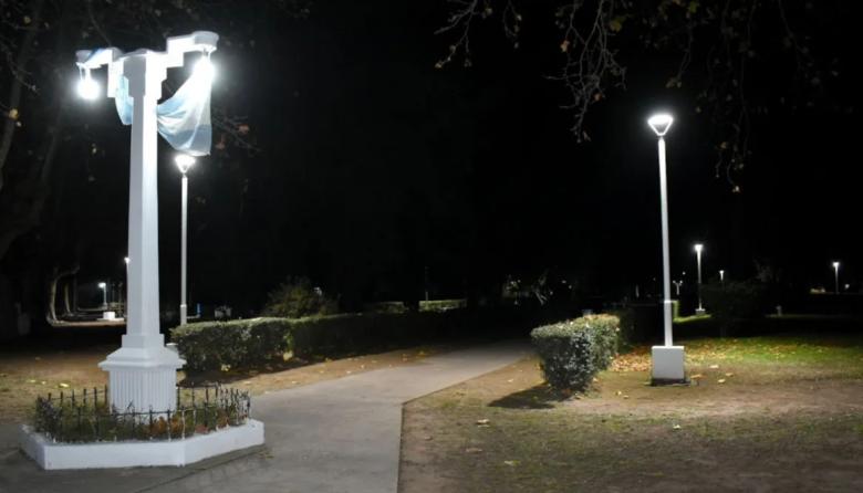 La plaza de Comodoro Py estrenó iluminación LED