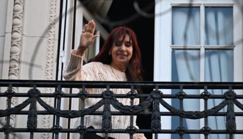La Justicia confirmó que Cristina Kirchner puede salir al balcón