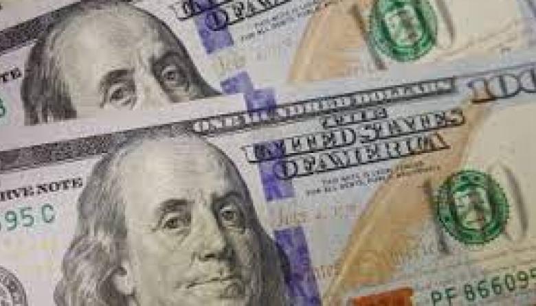 El dólar oficial volvió a recalentarse y en algunos bancos cerró en $1.500