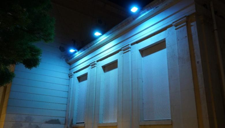 Día Mundial de la Dislexia: la Municipalidad se iluminó de azul turquesa