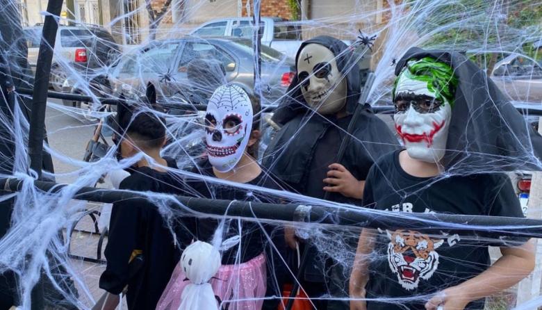 Halloween vibró en Nueve de Julio: disfraces, dulces y diversión en las calles