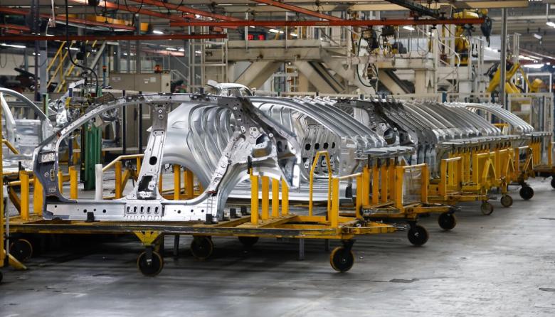 Peugeot paraliza la producción y adelanta vacaciones del personal