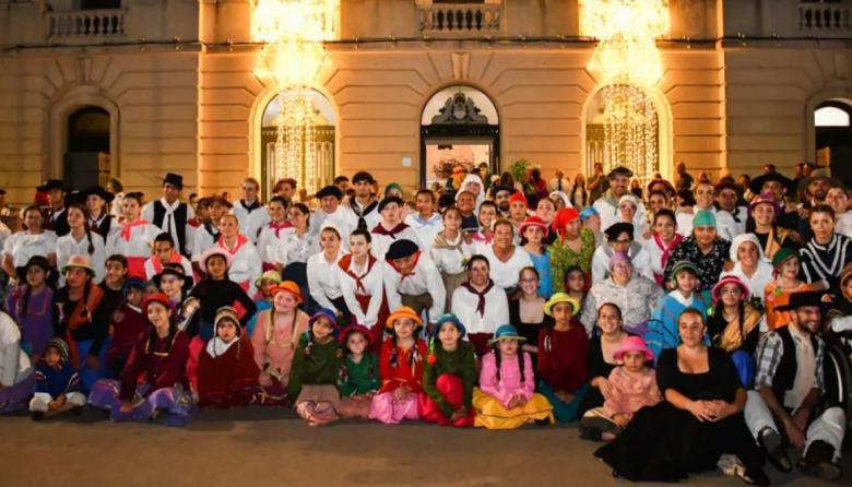 Bragado "encendió" la Navidad con una multitudinaria celebración