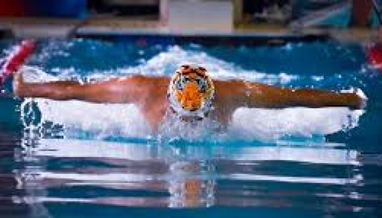 Mones Cazón se prepara para 24 horas de natación ininterrumpida