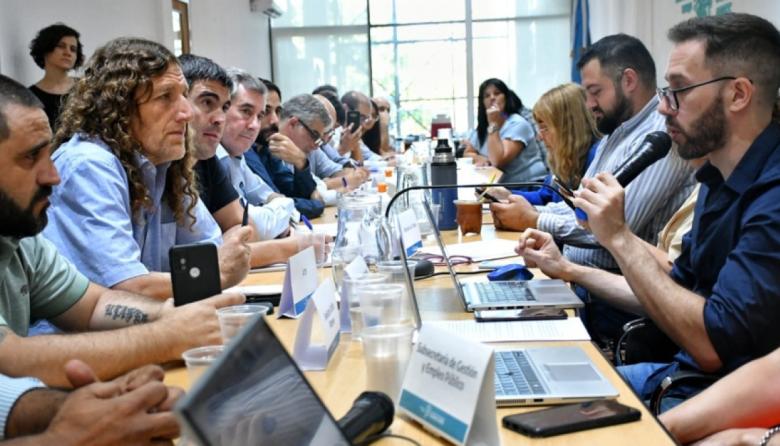 Kicillof convocó a los estatales para retomar las negociaciones salariales