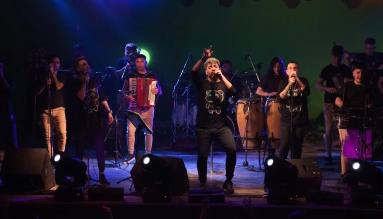 La banda cordobesa Tru La Lá cerrará el Baile de Carnaval