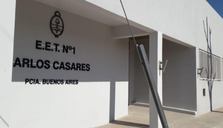 El Municipio entregó kits escolares y firmó convenios de conectividad