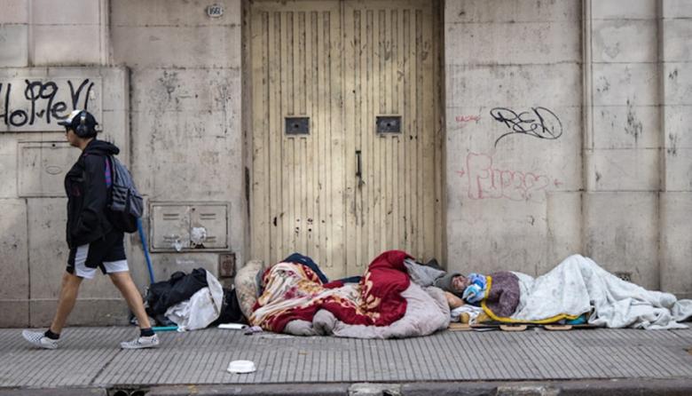 Según INDEC, la pobreza cayó al 28,2% y afecta a 13,1 millones de argentinos