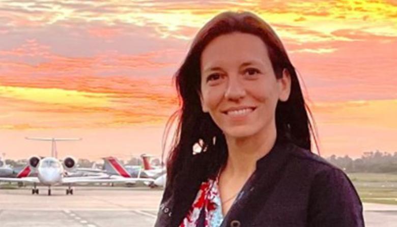 La secretaria del piloto confirmó que el vuelo lo pagó el amigo de Adorni