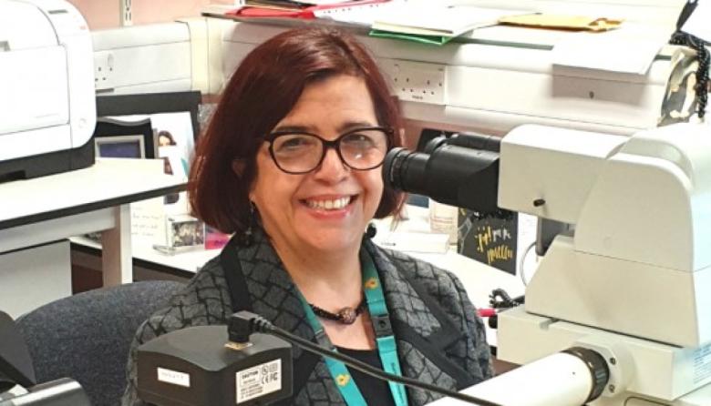 La doctora Marta Cohen presenta su nuevo libro “En busca del Sol”