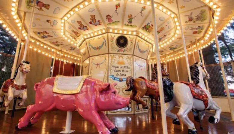 Recaudan fondos para renovar la histórica calesita de la Plaza Eva Perón