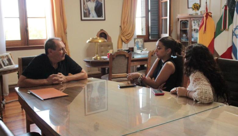 El Municipio prometió ayuda al Centro de Estudiantes casarenses en La Plata