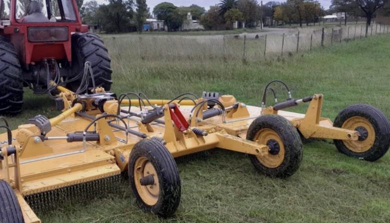 El Municipio adquirió una nueva desmalezadora para la localidad de Beruti