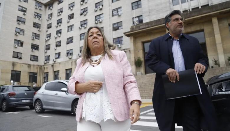 La escribana dijo que le presentó a Adorni a las policías que le prestaron U$S 100 mil