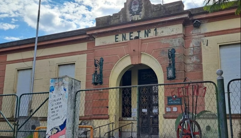 Empresa anuncia donación de pasajes para los alumnos estafados de la Técnica N°1