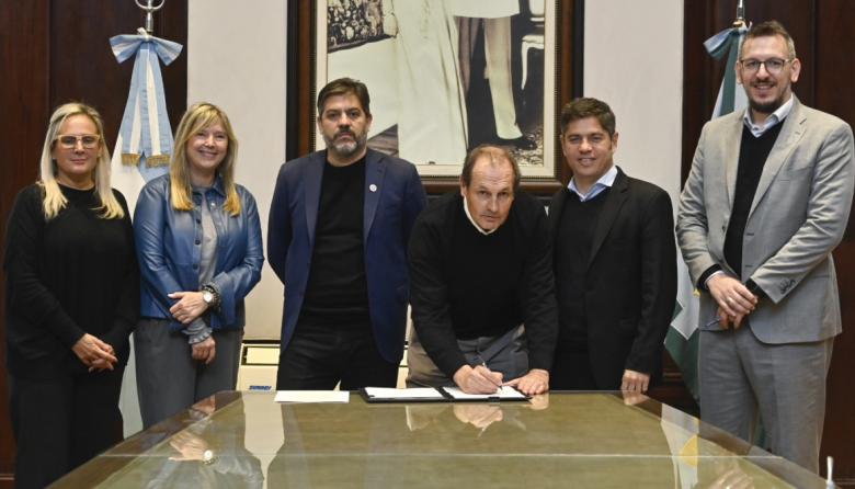 Stadnik firmó convenios para compra de equipamiento para el Hospital Municipal