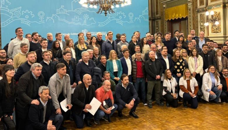Kicillof denunció una “catástrofe sanitaria” ante intendentes bonaerenses