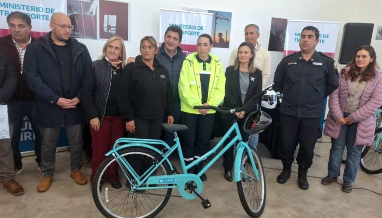 Realizan jornada de capacitación vial con entrega de equipamiento