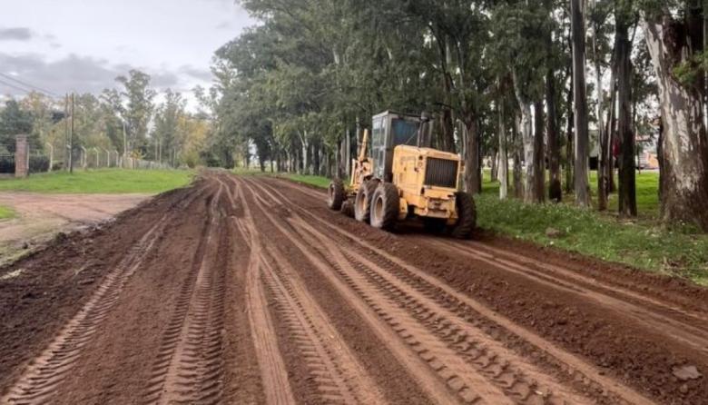 Avanzan los trabajos de reconstrucción de la colectora de la Ruta 5