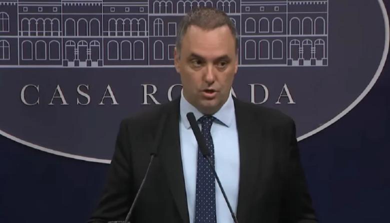 Adorni dijo que pagó por sus viajes, pero evitó responder sobre su patrimonio