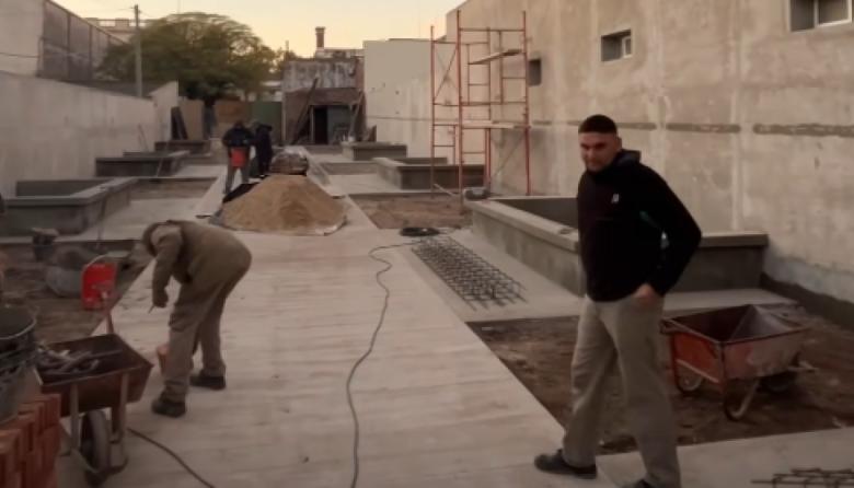 Avanza la construcción de la nueva entrada de la Escuela Sarmiento