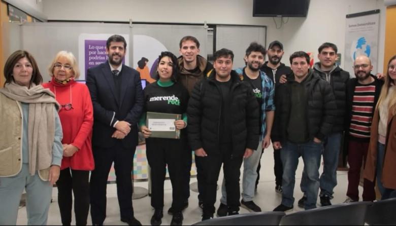 Reconocen a Merenderock por su labor social y cultural en Casares