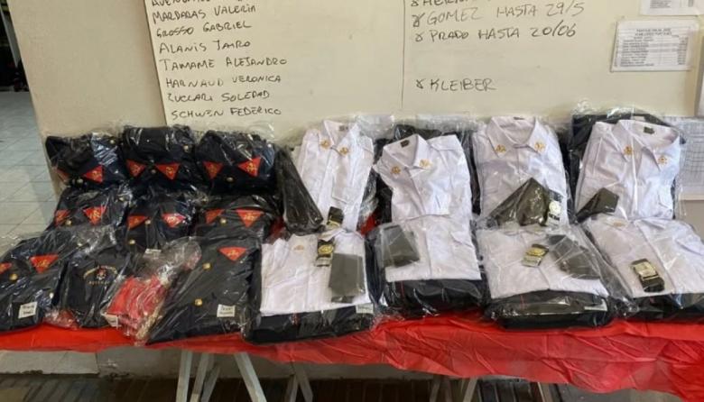 Los Bomberos Voluntarios completaron la renovación de los uniformes