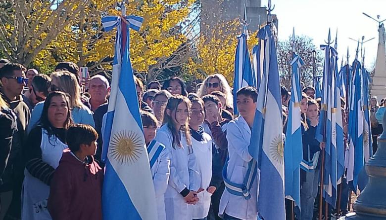 Más de 800 alumnos prometieron lealtad a la Bandera en Plaza Belgrano