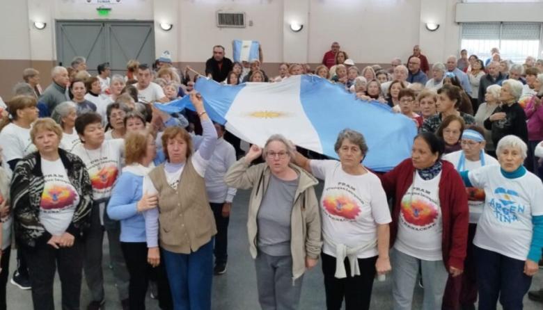El PRAM celebra el Día de la Bandera con espíritu mundialista