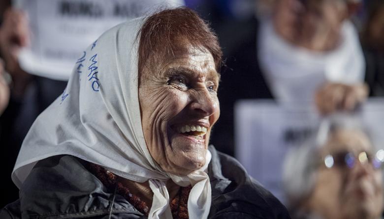 Adiós a Taty Almeida, presidenta de Madres de Plaza de Mayo