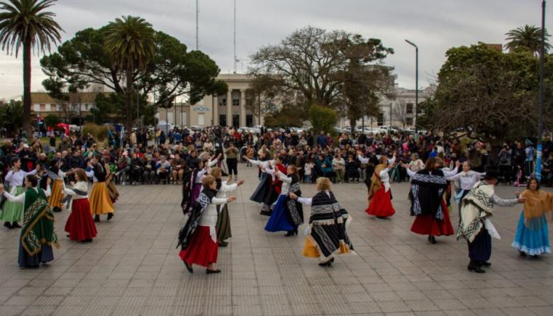 Festejos por el Día de la Independencia y el 91° aniversario de la Escuela Municipal