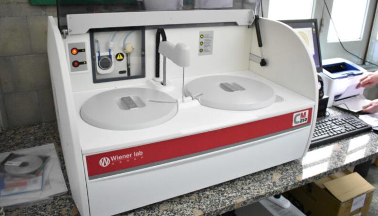 El Hospital Municipal incorporó un nuevo autoanalizador para el laboratorio