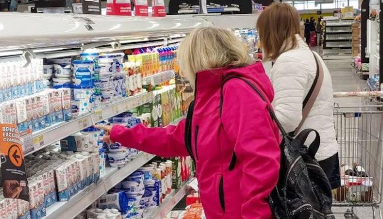 La confianza de los consumidores se desplomó más de 12% en julio