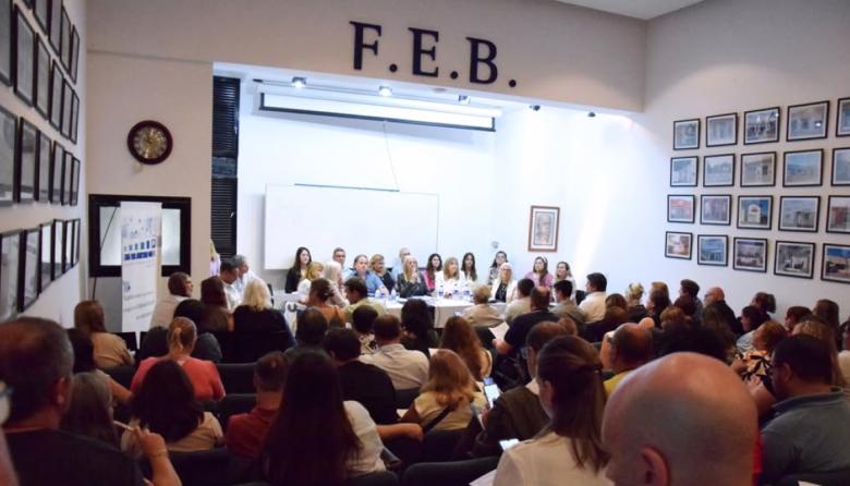 Estatales y docentes rechazaron el 2,5% de aumento que ofreció la Provincia