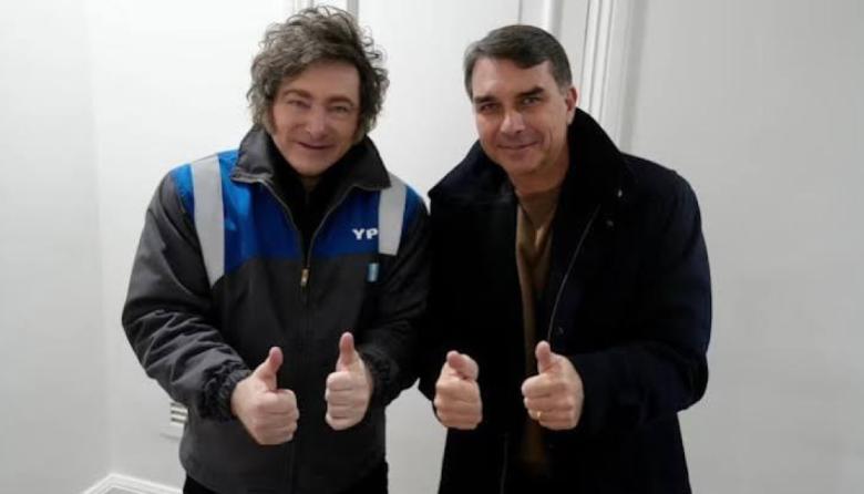 Milei llegó a Brasil para apoyar la candidatura de Flávio Bolsonaro