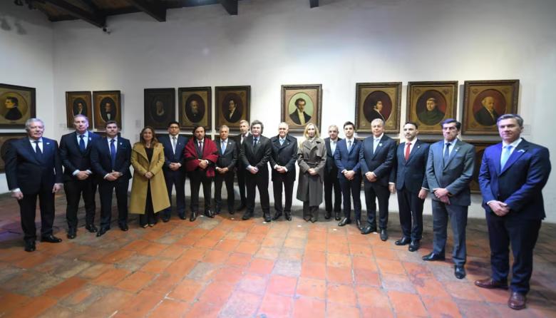 Milei obtuvo una foto con 13 gobernadores y llamó a ratificar el Pacto de Mayo